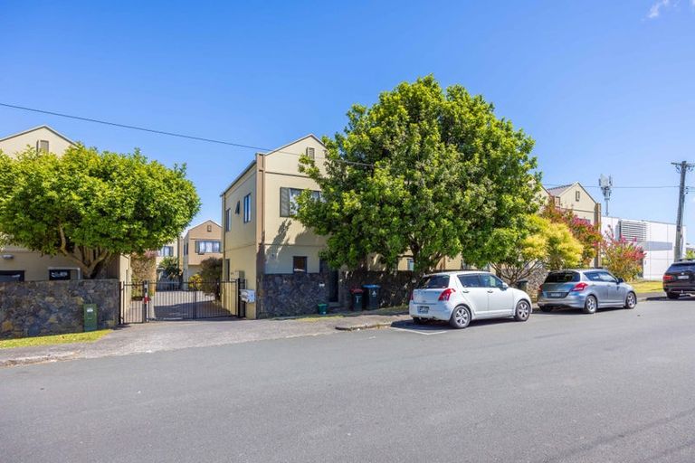 Photo of property in 5e Dryden Place, Mount Wellington, Auckland, 1051