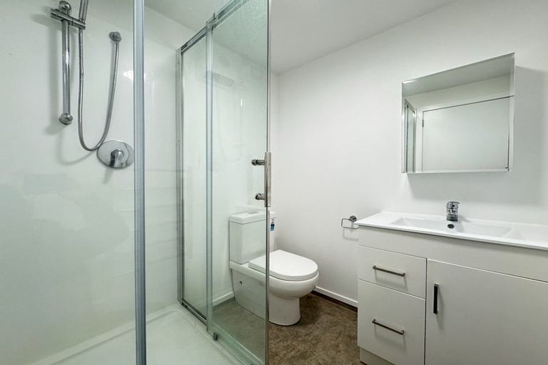 Photo of property in 21 Quigley Street, Newlands, Wellington, 6037