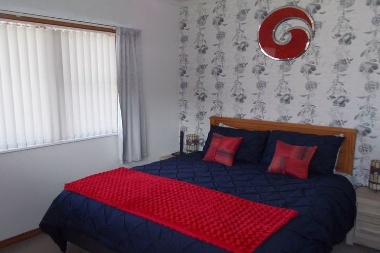 Photo of property in 16 Ongo Road, Hunterville, 4730