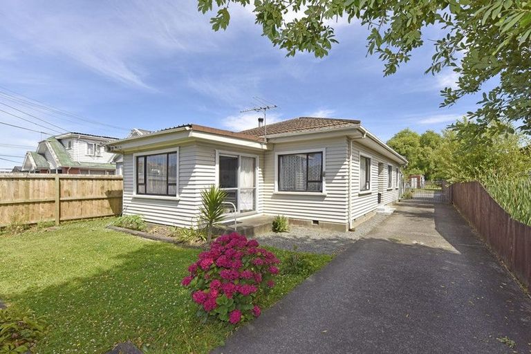Photo of property in 25 Hargood Street, Woolston, Christchurch, 8062