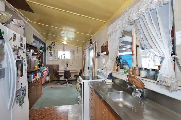 Photo of property in 7 Ngahina Street, Marton, 4710