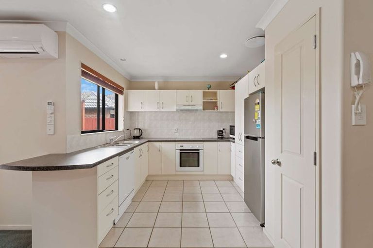 Photo of property in 3 Tiel Lane, Papakura, 2110