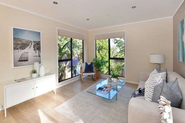 Photo of property in 15 Clensmore Place, Torbay, Auckland, 0630