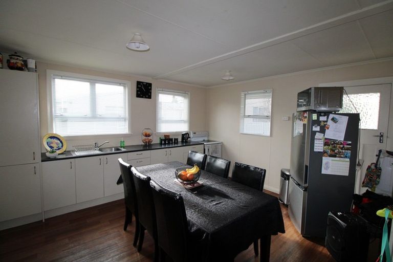Photo of property in 1 Gertrude Street, Dannevirke, 4930
