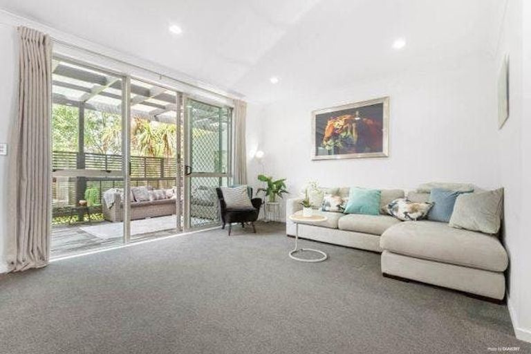 Photo of property in 9h Clearwater Cove, West Harbour, Auckland, 0618