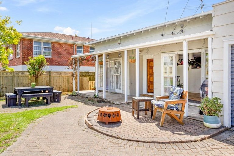Photo of property in 57 Lynwood Road, New Lynn, Auckland, 0600
