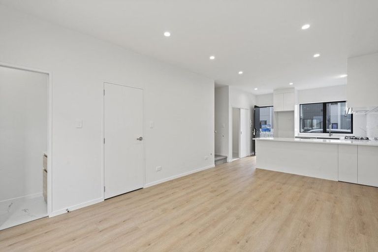 Photo of property in 32 Whare Kauri Road, Papakura, 2110