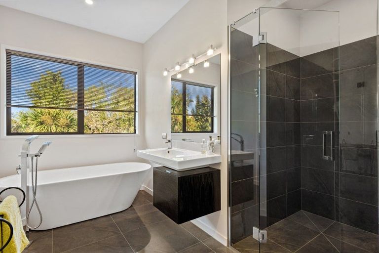 Photo of property in 10 Glen Bridge Lane, Harewood, Christchurch, 8051