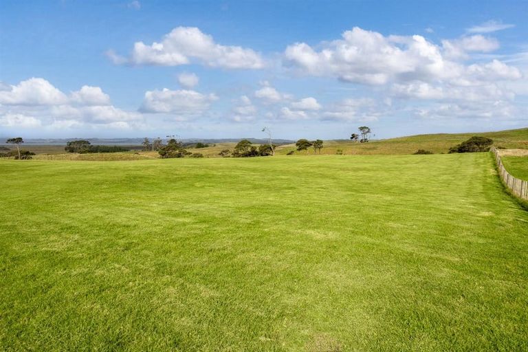 Photo of property in 13 Slater Road, South Head, 0874