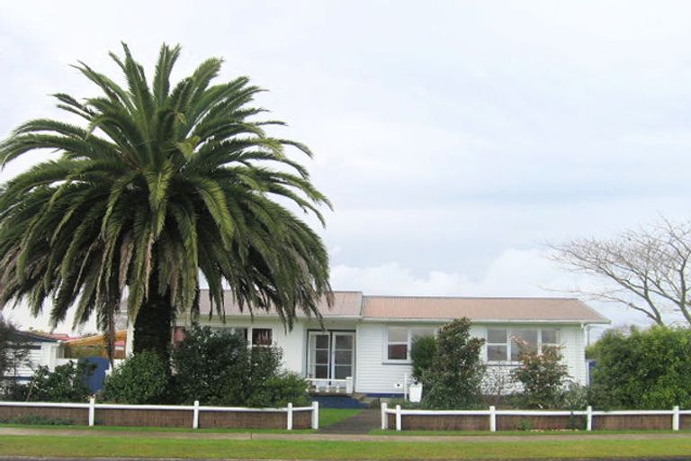 Photo of property in 2 Rhonda Avenue, Deanwell, Hamilton, 3206