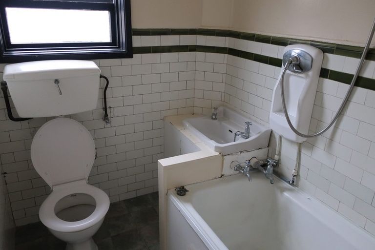 Photo of property in 53 Hawker Street, Mount Victoria, Wellington, 6011