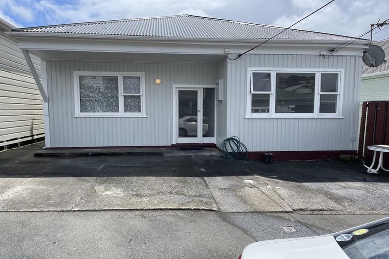 Photo of property in 6 Chatham Street, Berhampore, Wellington, 6023