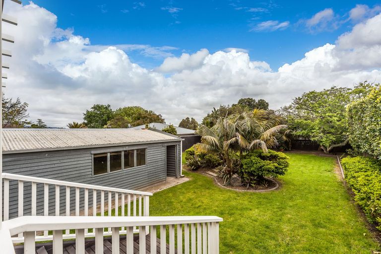 Photo of property in 13 Amberley Avenue, Te Atatu South, Auckland, 0610