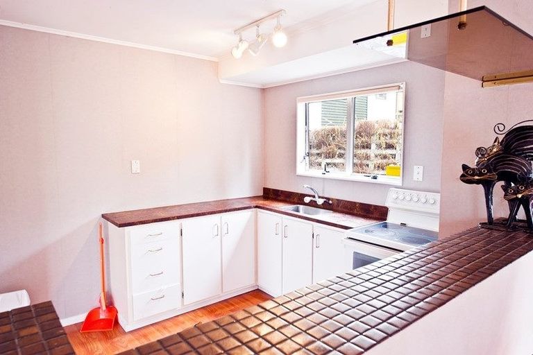 Photo of property in 13 Trias Road, Totara Vale, Auckland, 0629