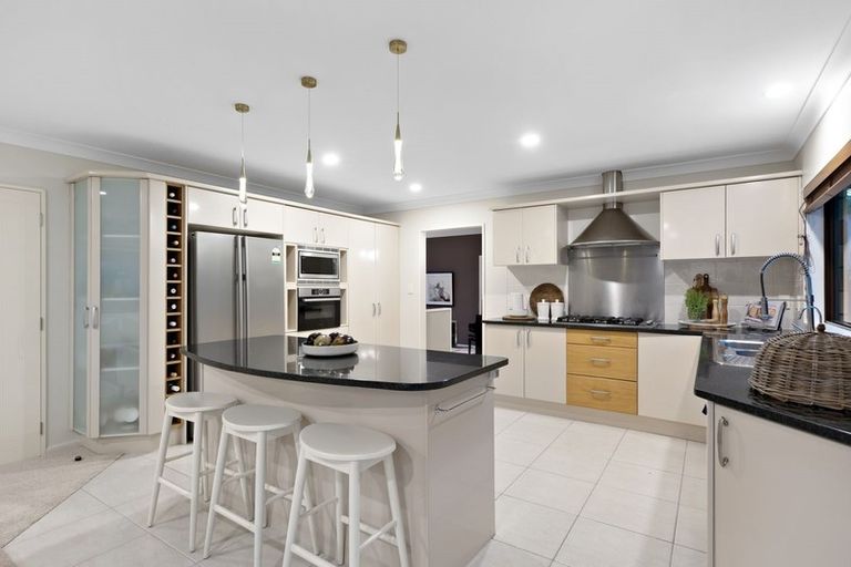 Photo of property in 4 Bejoy Rise, East Tamaki Heights, Auckland, 2016