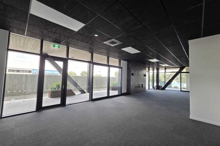 Photo of property in 2/11a Customs Quay, Ahuriri, Napier, 4110