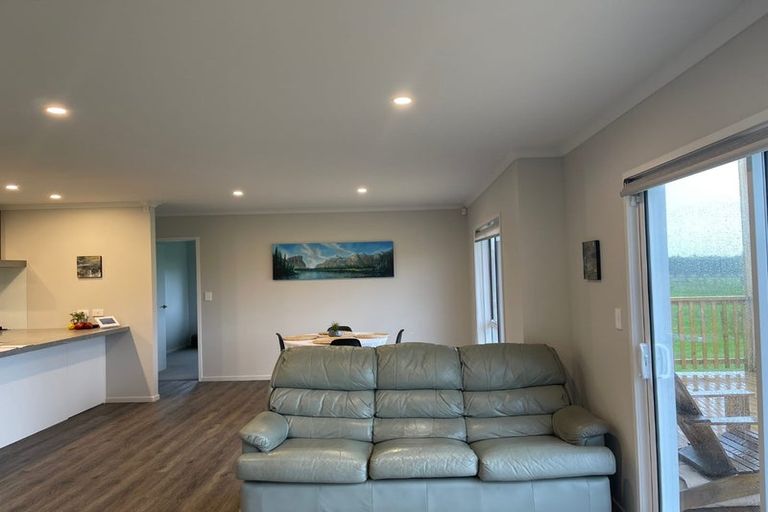 Photo of property in 275 Tararua Road, Levin, 5571