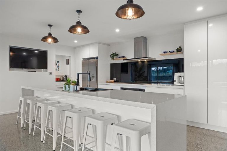 Photo of property in 583 State Highway 16, Kumeu, 0891