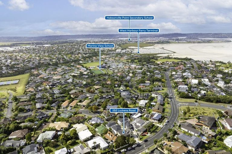 Photo of property in 152 Luckens Road, West Harbour, Auckland, 0618