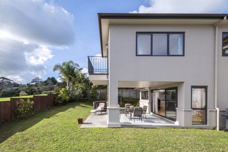 Photo of property in 30 Armstrong Farm Drive, East Tamaki Heights, Auckland, 2016