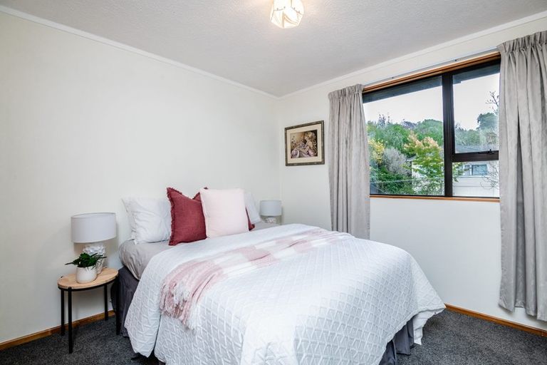 Photo of property in 16 Romney Square, Tawa, Wellington, 5028