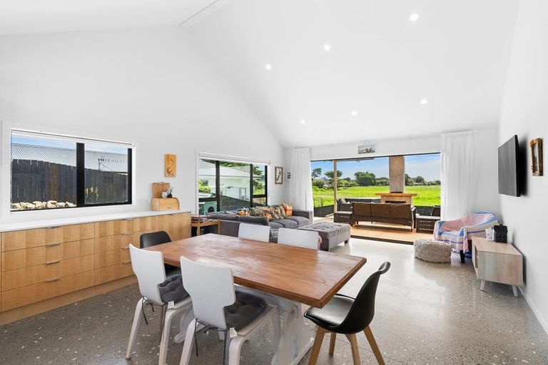 Photo of property in 7 Sand Dune Grove, Waikawa Beach, Manakau, 5573