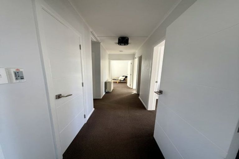 Photo of property in 18 Beazley Avenue, Paparangi, Wellington, 6037