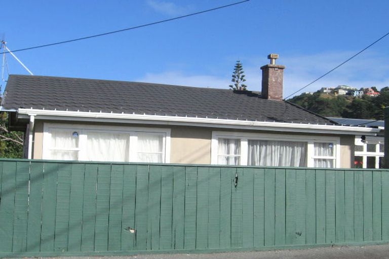 Photo of property in 17 Toru Street, Lyall Bay, Wellington, 6022