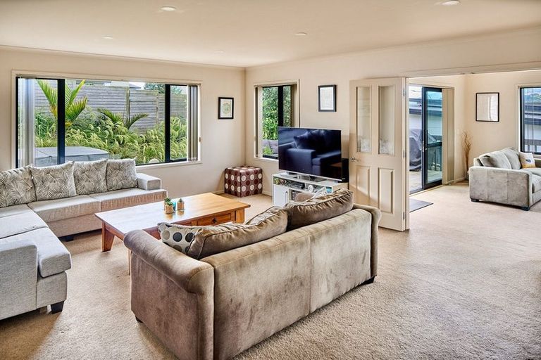 Photo of property in 17 Endeavour Drive, Whitby, Porirua, 5024