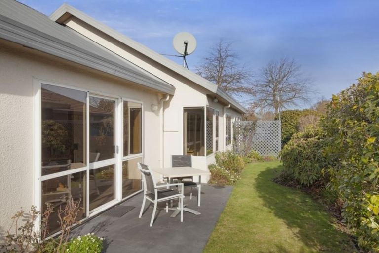 Photo of property in 27 Regency Crescent, Redwood, Christchurch, 8051