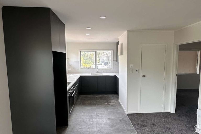 Photo of property in 2/42 Sheridan Drive, New Lynn, Auckland, 0600