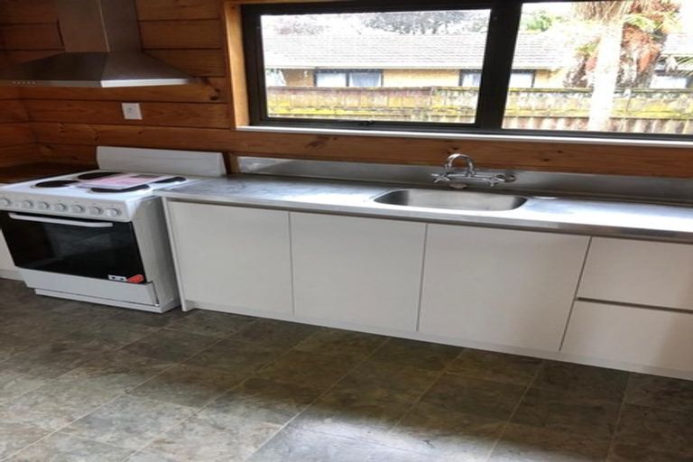 Photo of property in 116 Carnoustie Drive, Wattle Downs, Auckland, 2103