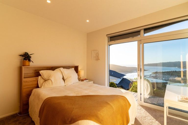 Photo of property in 10 Seascape View, Paremata, Porirua, 5024