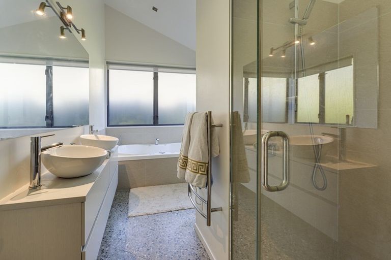 Photo of property in 15 Skye Lane, Jacks Point, Queenstown, 9371