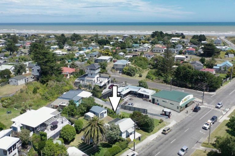 Photo of property in 647 Waitarere Beach Road, Waitarere Beach, Levin, 5510