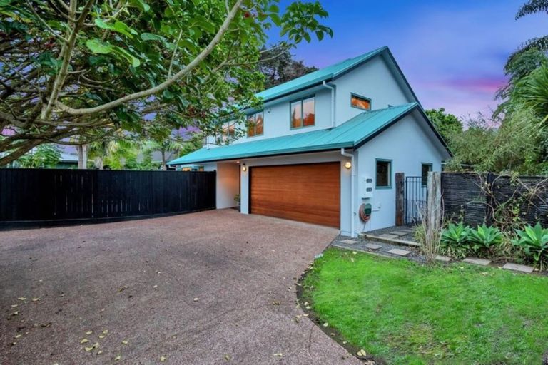 Photo of property in 12 Waipuia Place, Greenhithe, Auckland, 0632