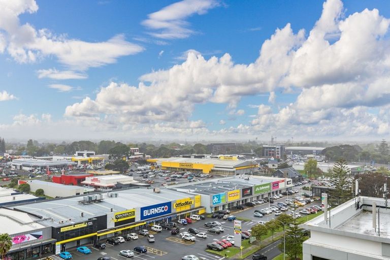 Photo of property in The Rennaissance, 11h/18 Ronwood Avenue, Manukau, Auckland, 2104