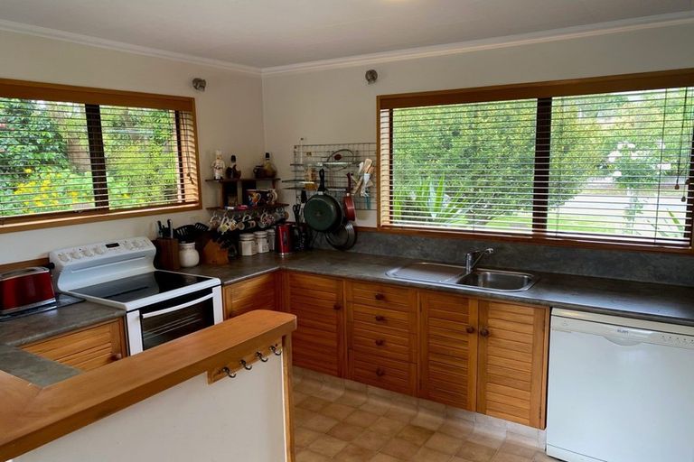 Photo of property in 10 Windsor Avenue, Waikanae, 5036