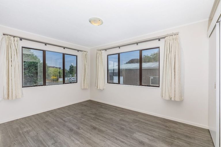 Photo of property in 24 Miriam Corban Heights, Henderson, Auckland, 0612
