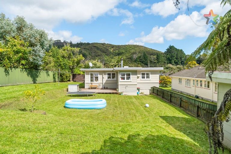 Photo of property in 77 Horoeka Street, Stokes Valley, Lower Hutt, 5019