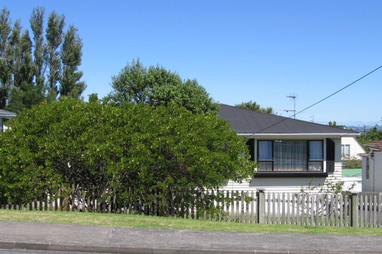 Photo of property in 2/13 Kia Ora Road, Beach Haven, Auckland, 0626