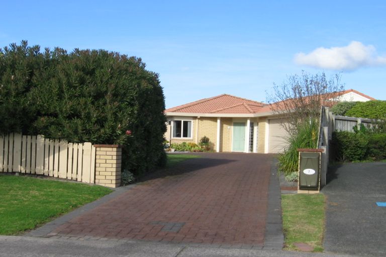 Photo of property in 7 Mcgowan Place, Orewa, 0931