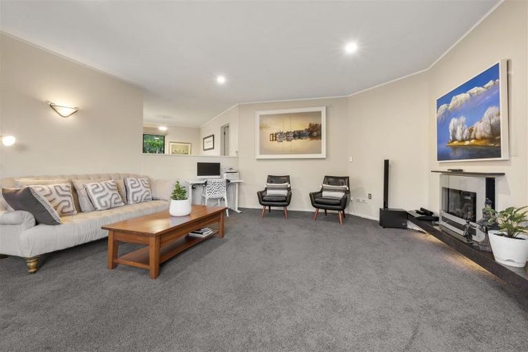 Photo of property in 8 Almond Grove, Greenhithe, Auckland, 0632