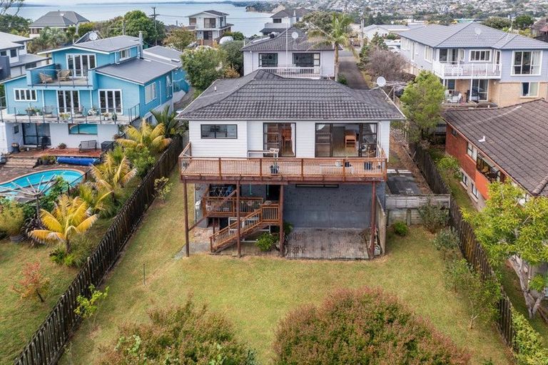 Photo of property in 1/14 Ridge Road, Waiake, Auckland, 0630