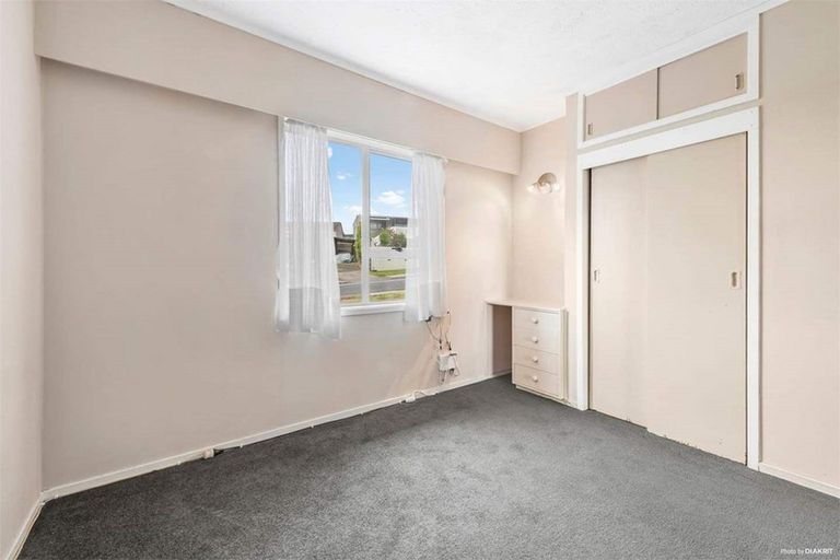 Photo of property in 43 Spence Road, Henderson, Auckland, 0612