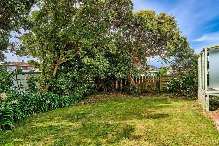 Photo of property in 5a Whitehouse Road, Titahi Bay, Porirua, 5022