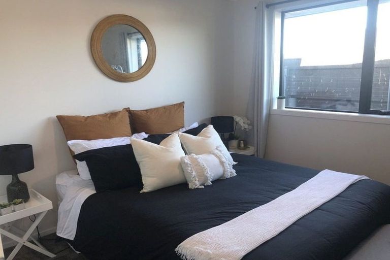 Photo of property in 31 Tahuna Minhinnick Drive, Glenbrook, 2681