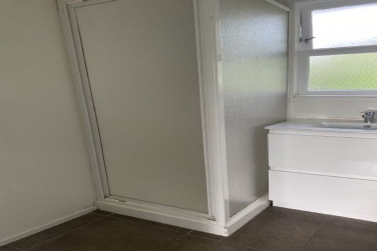 Photo of property in 1/12 Lake Road, Northcote, Auckland, 0627