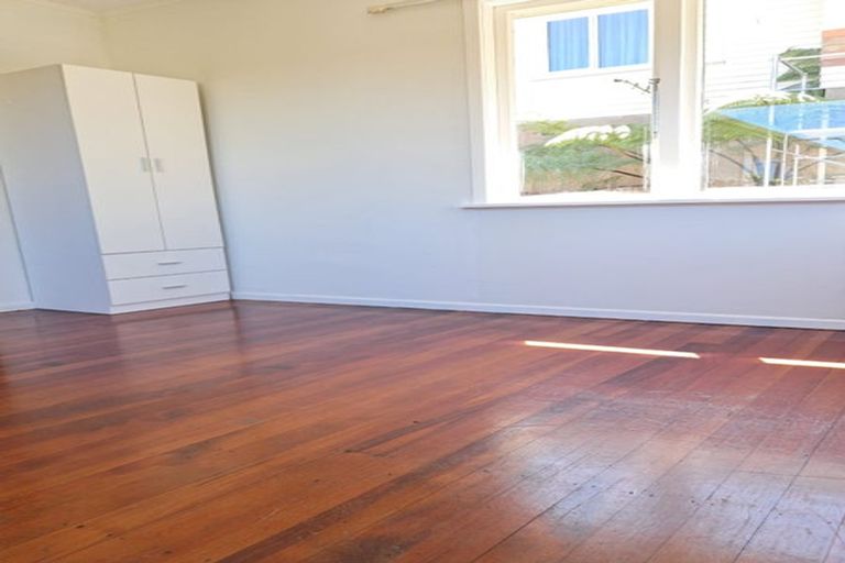 Photo of property in 107 Parkvale Road, Karori, Wellington, 6012