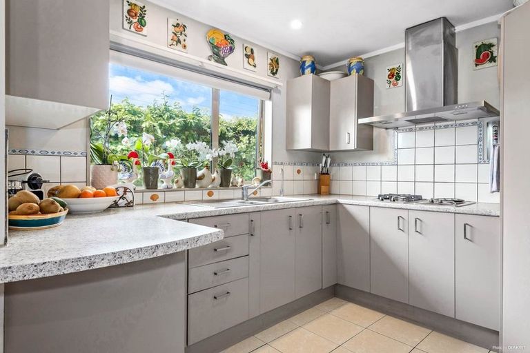 Photo of property in 2 Royal View Road, Te Atatu South, Auckland, 0610